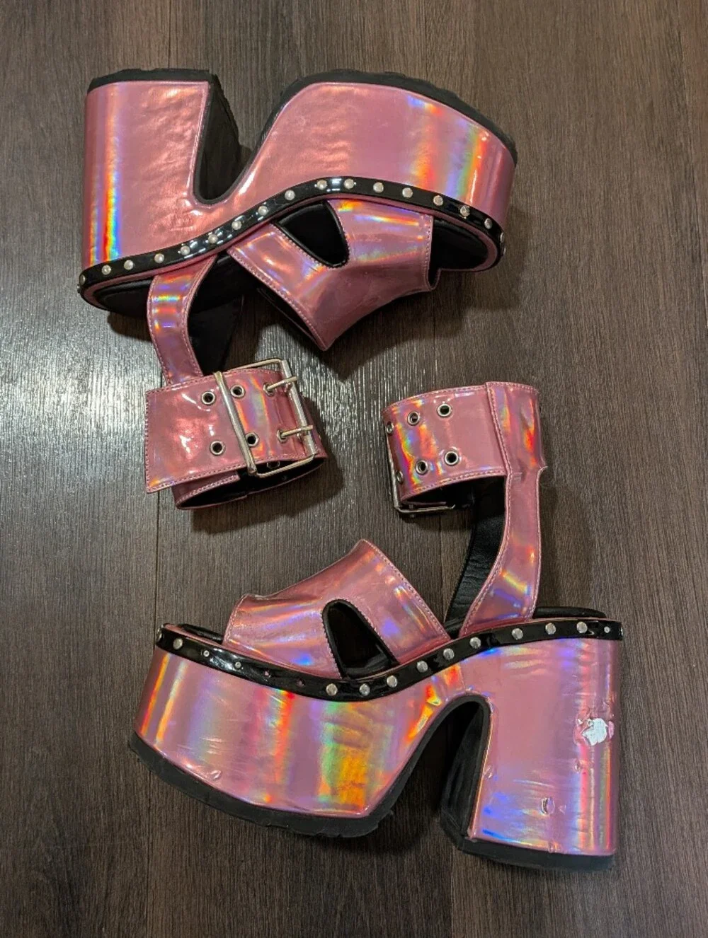 Demonia sz. 8 'Camel 102' holographic pink platform sandals